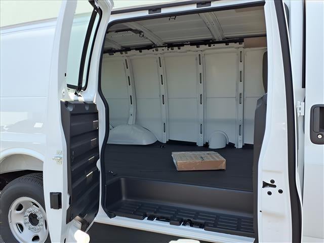 2026 Chevrolet Express Cargo 1WT